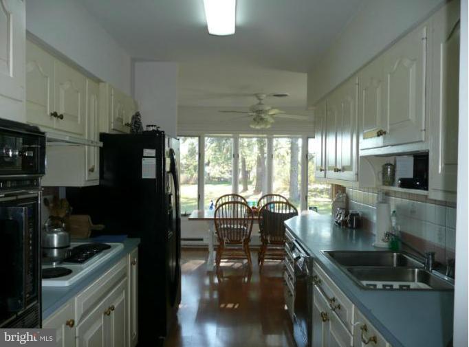 5723 Morris Neck Road Cambridge, MD 21613 - Photo 5 of 30 Kitchen