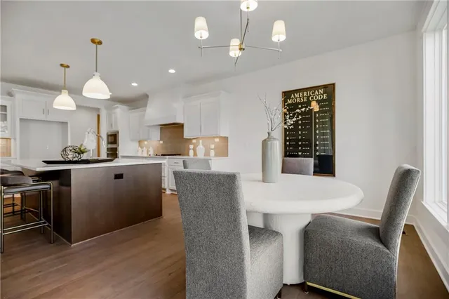 $757,325 | 25212 West 92nd Street, Lenexa, KS 66227