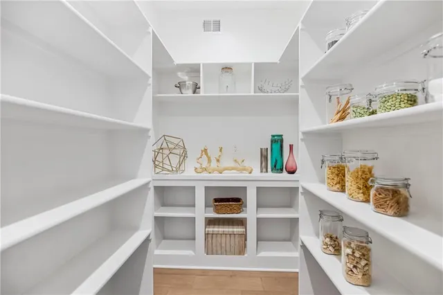 $757,325 | 25212 West 92nd Street, Lenexa, KS 66227