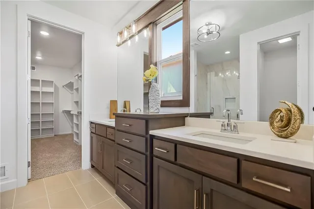 $757,325 | 25212 West 92nd Street, Lenexa, KS 66227