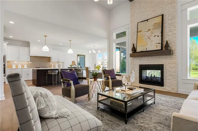 $757,325 | 25212 West 92nd Street, Lenexa, KS 66227