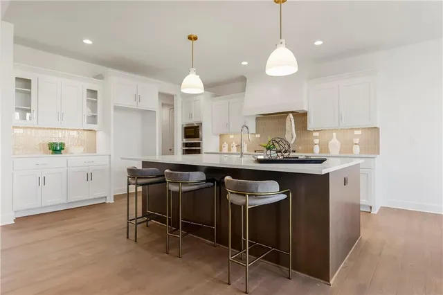 $757,325 | 25212 West 92nd Street, Lenexa, KS 66227