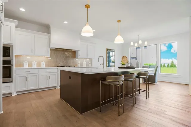 $757,325 | 25212 West 92nd Street, Lenexa, KS 66227