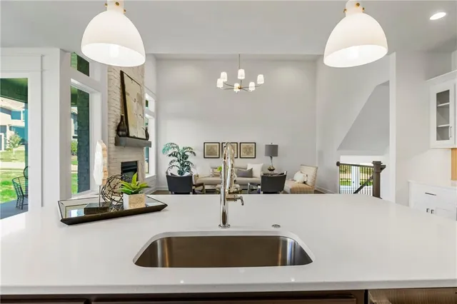 $757,325 | 25212 West 92nd Street, Lenexa, KS 66227