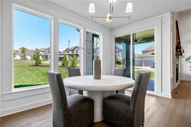 $757,325 | 25212 West 92nd Street, Lenexa, KS 66227