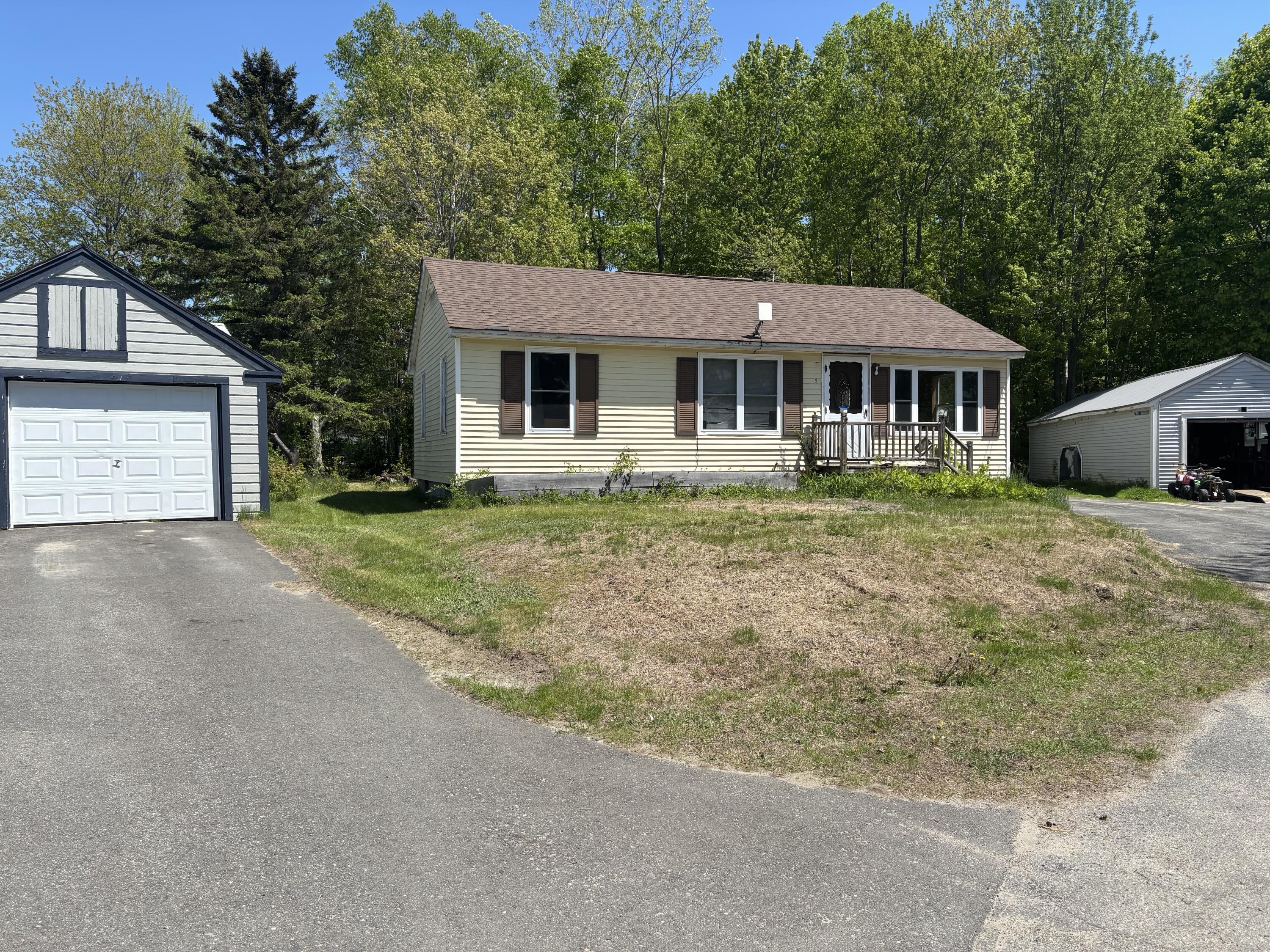 5 Grove Street Millinocket, ME 04462 - Photo 4 of 24 IMG_3151