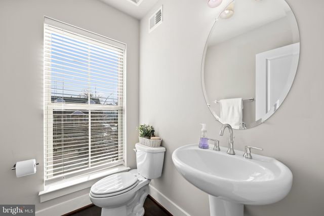 $1,100,000 | 1715 13th Road South, Arlington, VA 22204