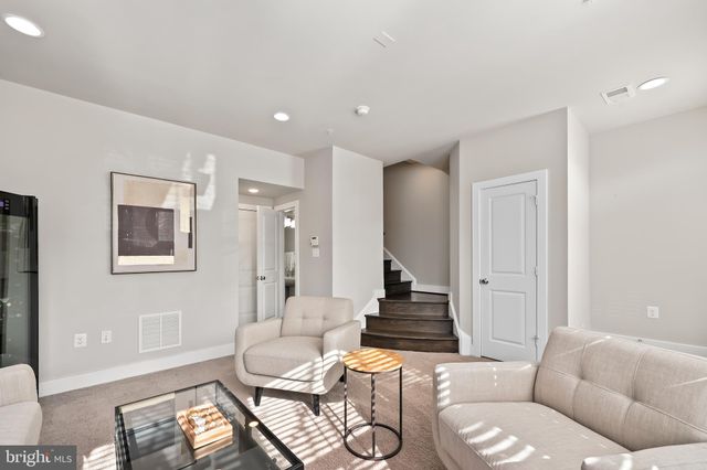 $1,100,000 | 1715 13th Road South, Arlington, VA 22204