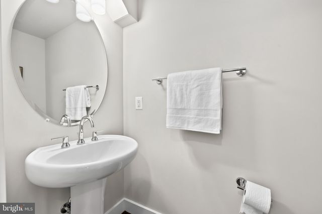 $1,100,000 | 1715 13th Road South, Arlington, VA 22204