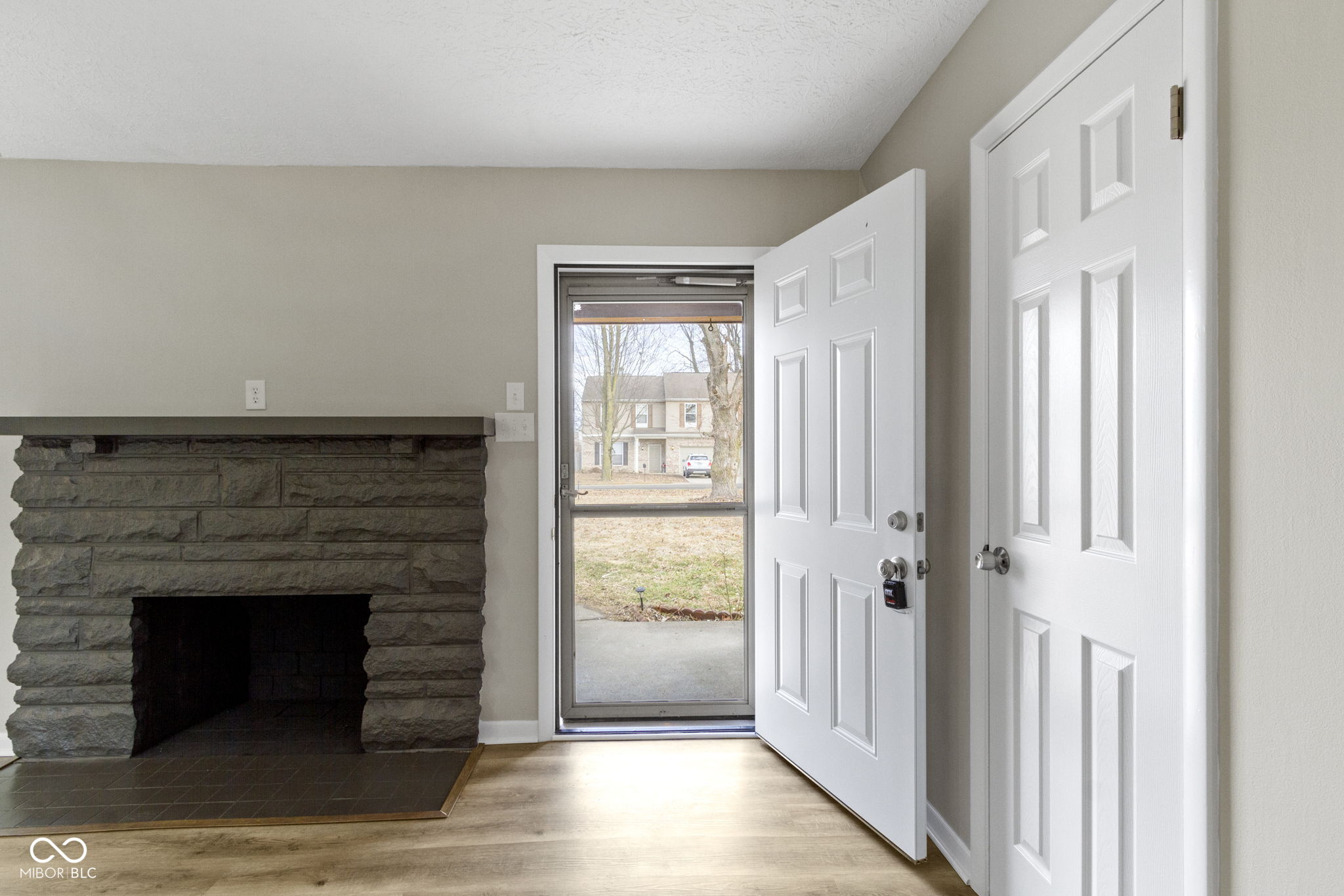 305 Bixler Road Indianapolis, IN 46227 - Photo 5 of 31 Gallery Image 5