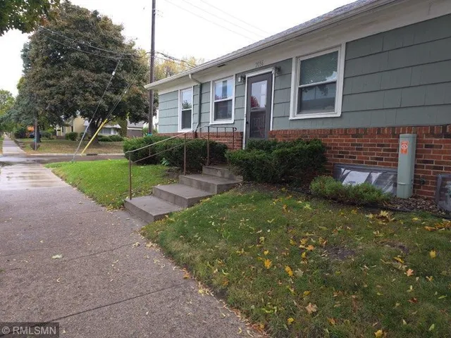 $1,175 | 2056 Bayard Avenue, St. Paul, MN 55116