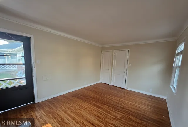 $1,175 | 2056 Bayard Avenue, St. Paul, MN 55116