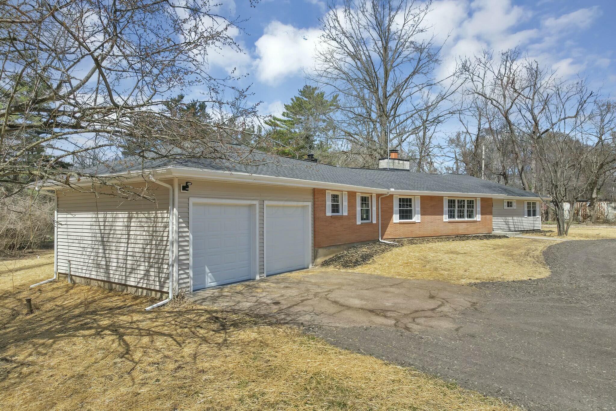 3301 Daglow Road Columbus, OH 43232 - Photo 4 of 60 Fully remodeled and ready for the lucky new owner!