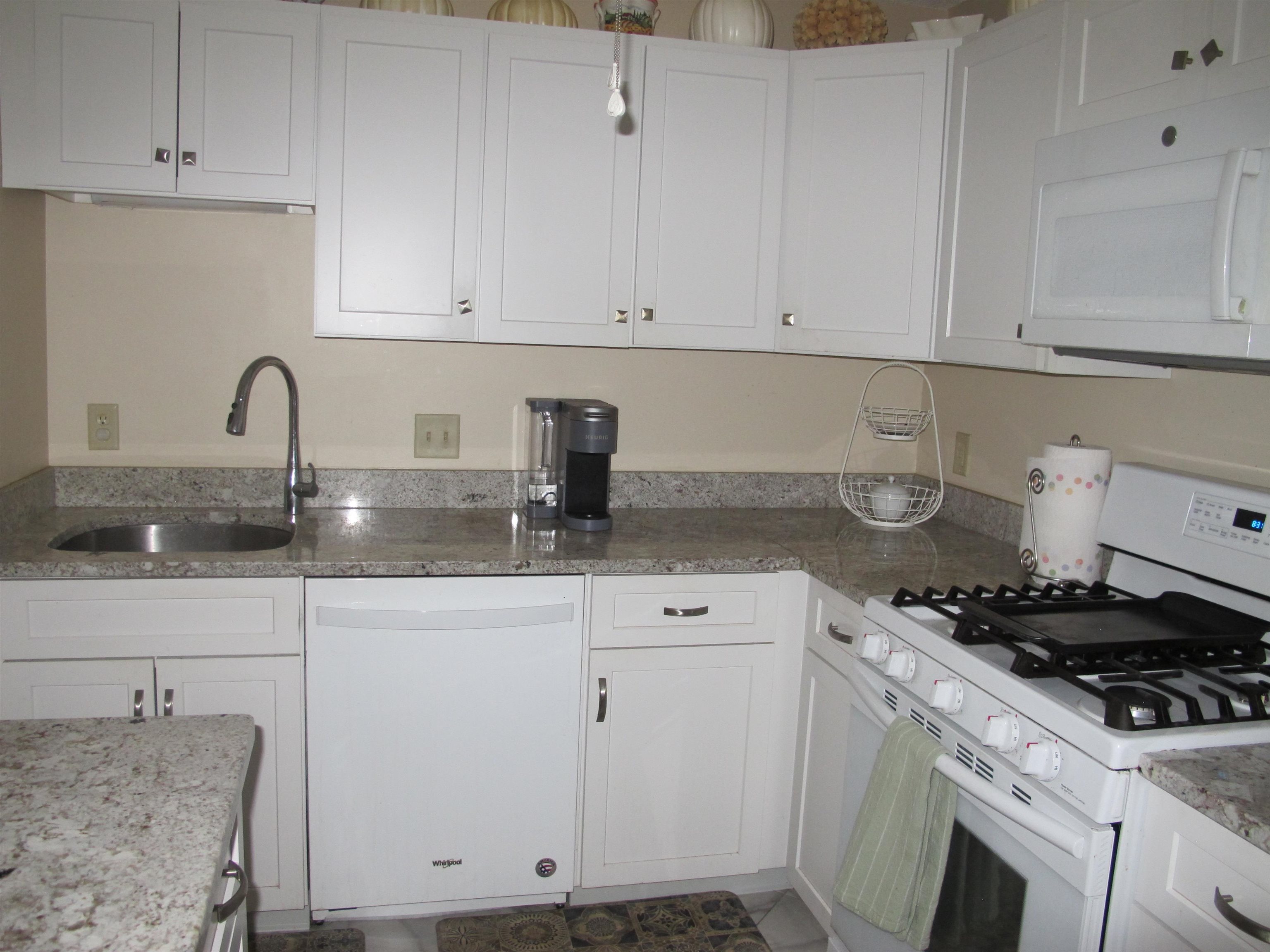 377 Huse Road, Unit 24 Manchester, NH 03103 - Photo 4 of 13