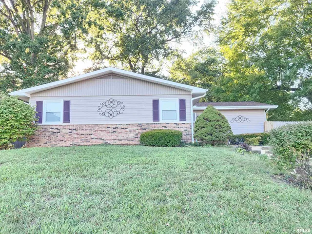 $179,900 | 112 North Parrish Lane, Carbondale, IL 62901