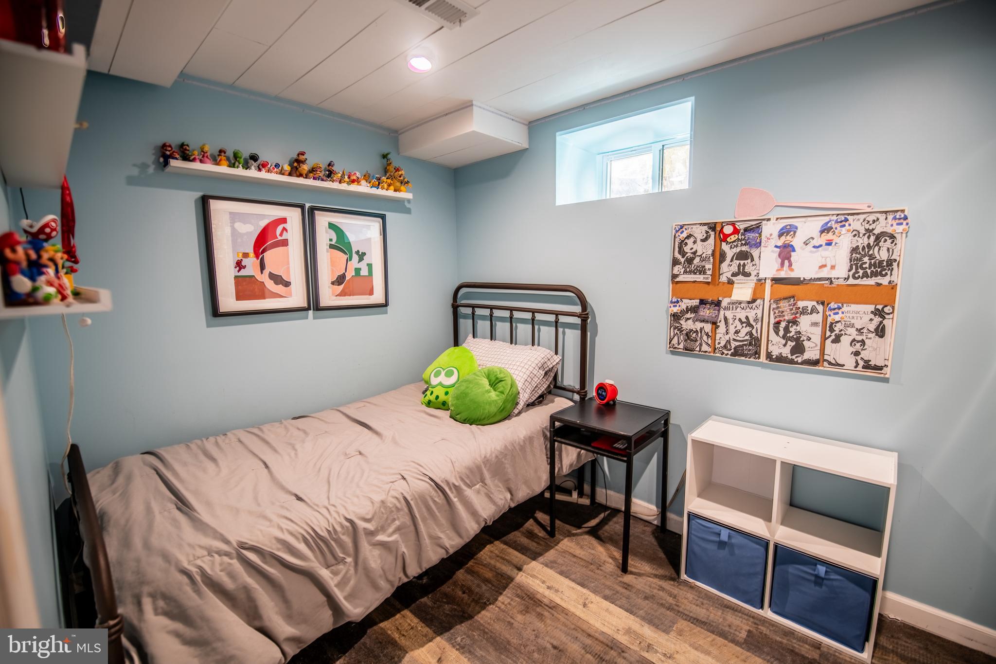 141 Cascade Road Springfield, PA 19064 - Photo 22 of 29 a bedroom with a bed and a painting on the wall