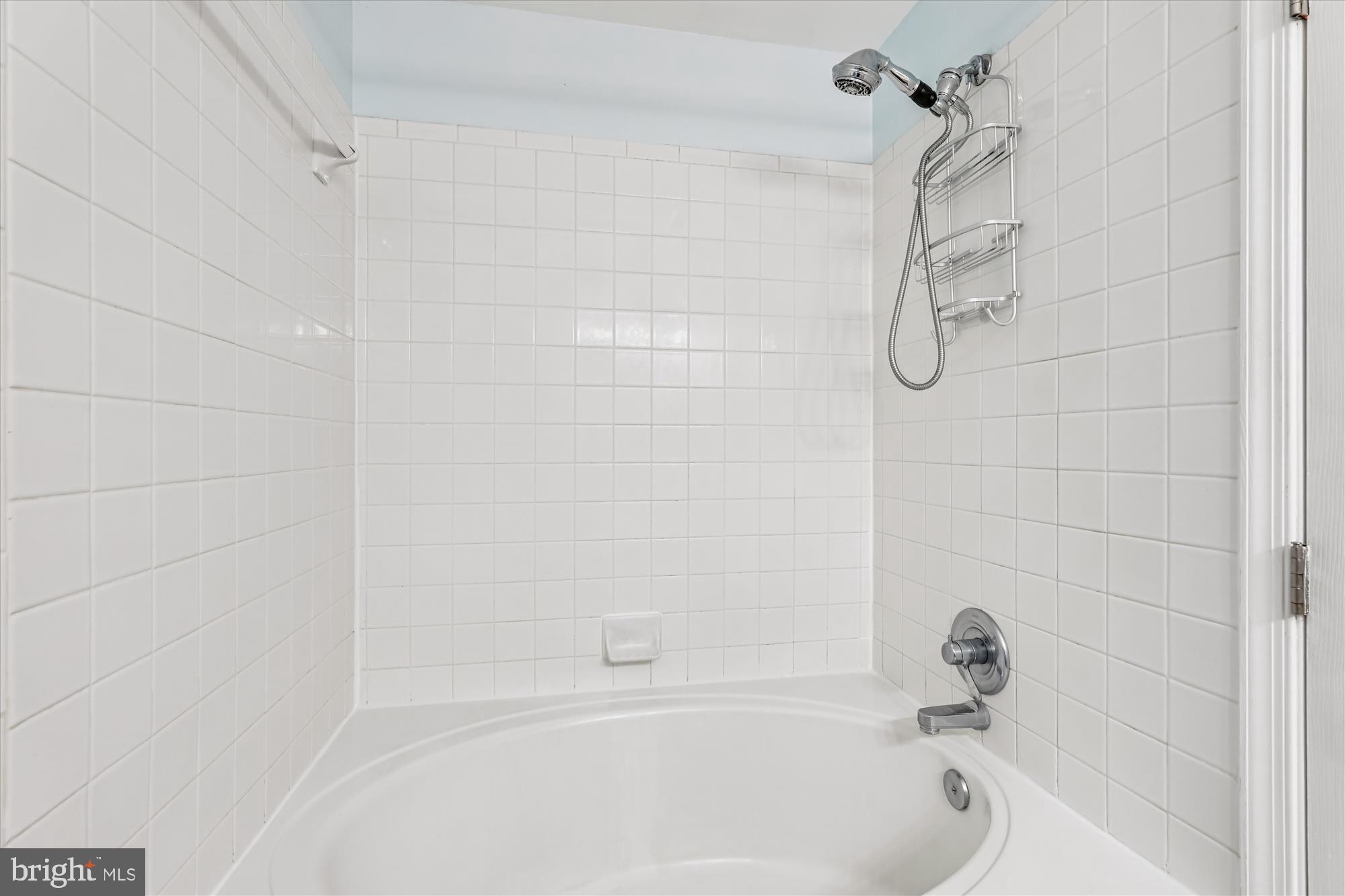 5832 Wyndham Circle, Unit 104 Columbia, MD 21044 - Photo 17 of 35 Primary Bath