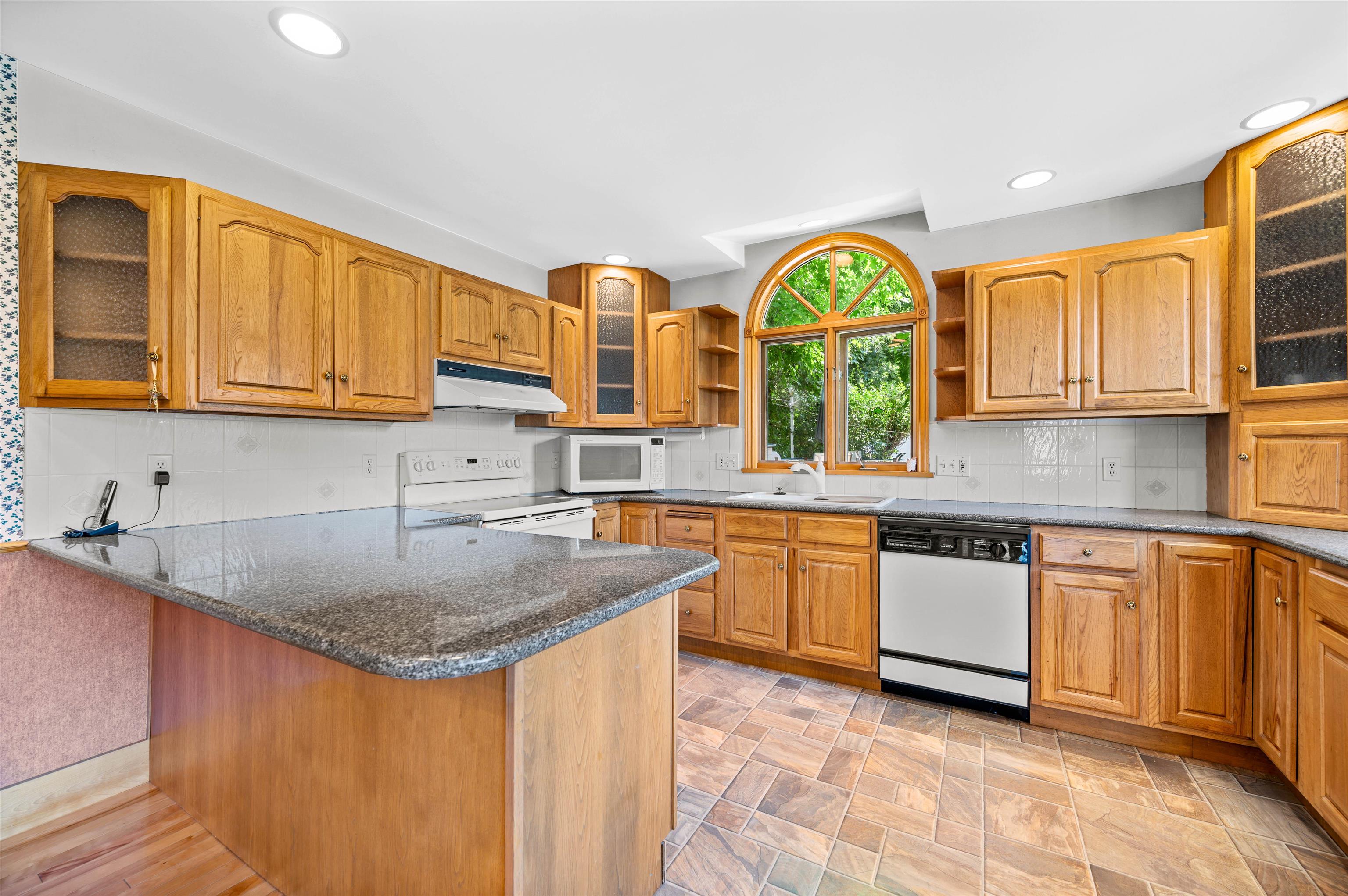 55 Maple Avenue Barre, VT 05641 - Photo 8 of 45