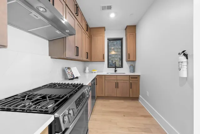 $599,900 | 124 Glenwood Avenue, Unit 3, Jersey City, NJ 07306