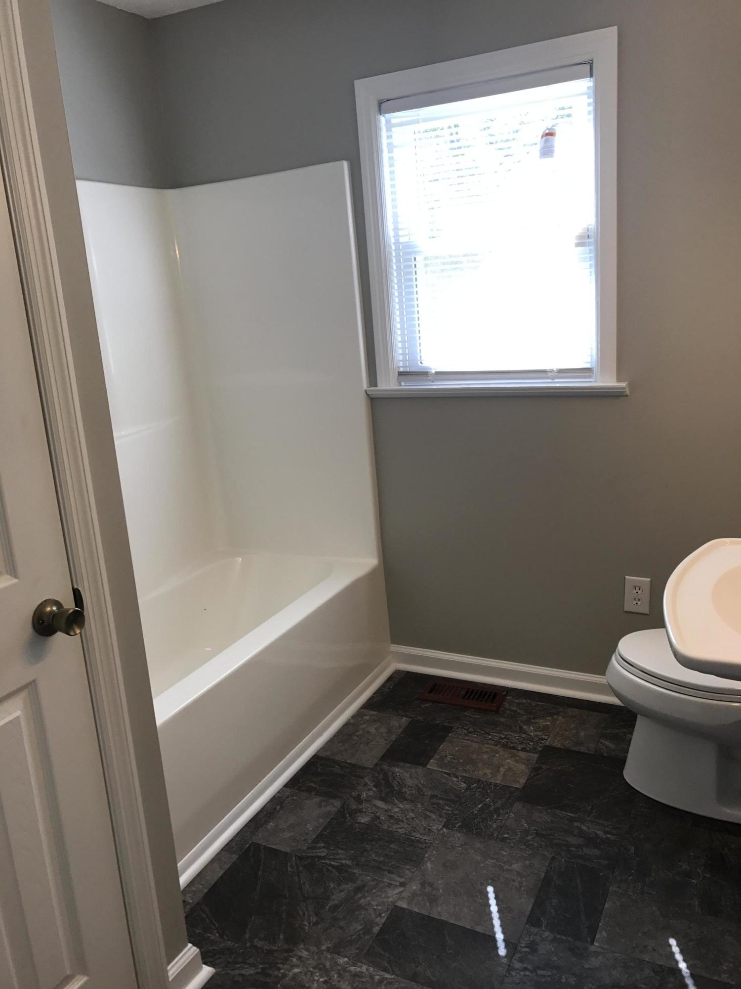 9510 East Emory Road Corryton, TN 37721 - Photo 14 of 22 bathroom