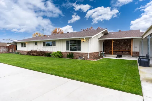 $749,900 | 2893 Helm Avenue, Clovis, CA 93612