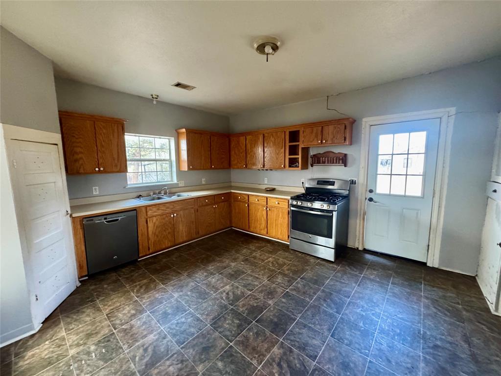 367 5th Street Deport, TX 75435 - Photo 6 of 15