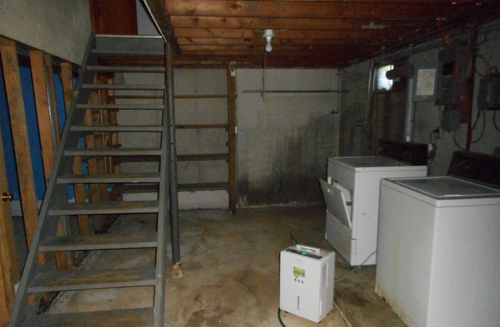 186 Alfred Drive Sycamore, IL 60178 - Photo 12 of 15 a utility room with dryer and washer