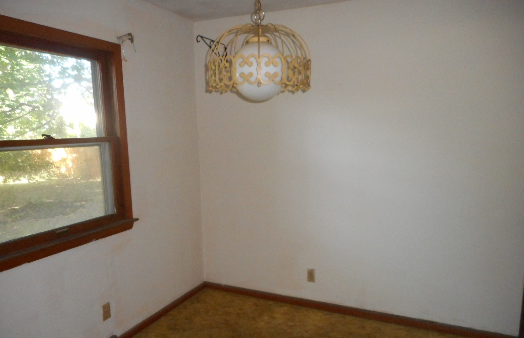 186 Alfred Drive Sycamore, IL 60178 - Photo 6 of 15 an empty room with a window