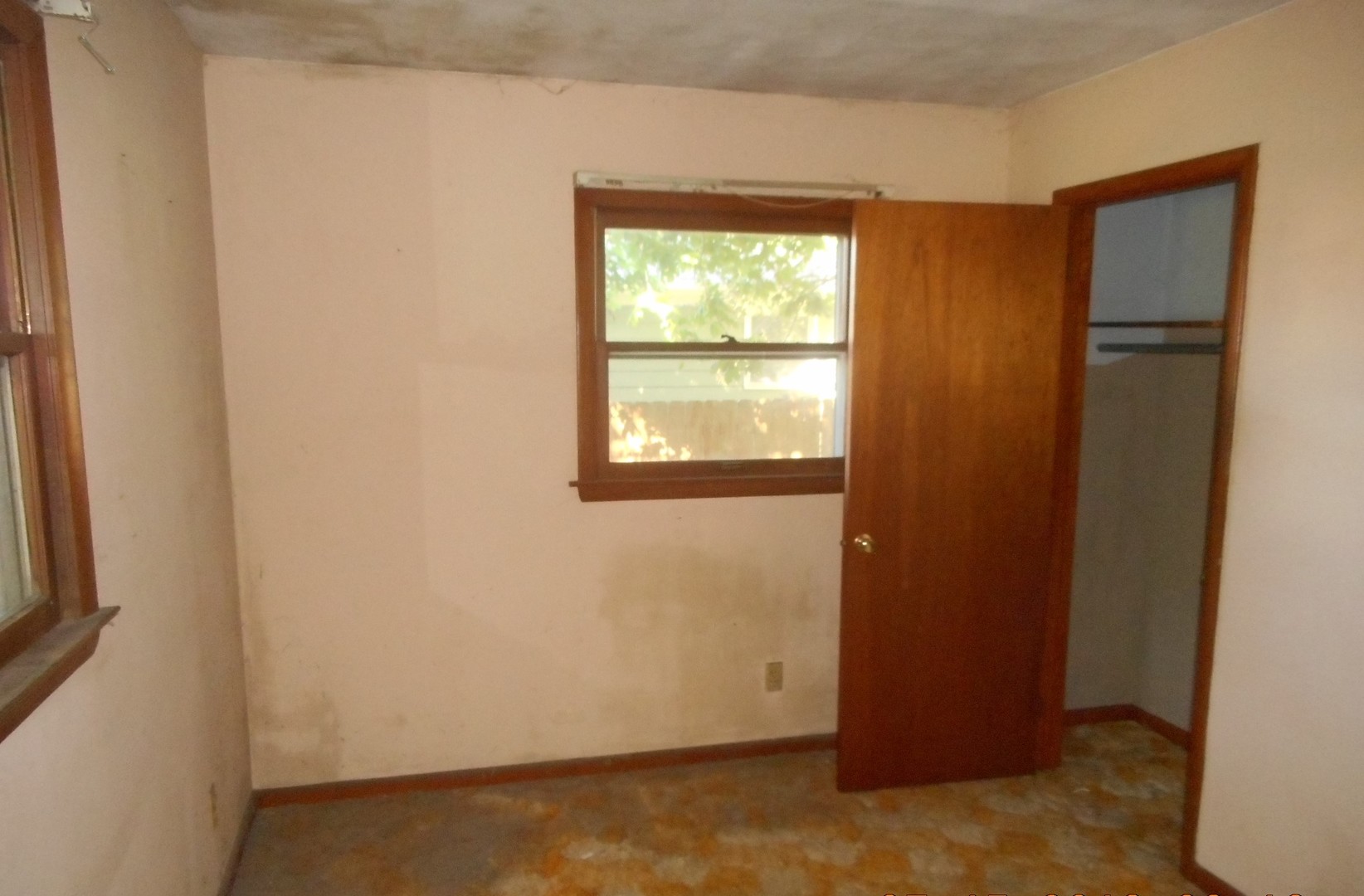 186 Alfred Drive Sycamore, IL 60178 - Photo 8 of 15 a view of an empty room with a window