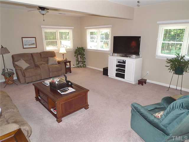 11916 Pembridge Lane Raleigh, NC 27613 - Photo 16 of 25 Den/Family/Great Room