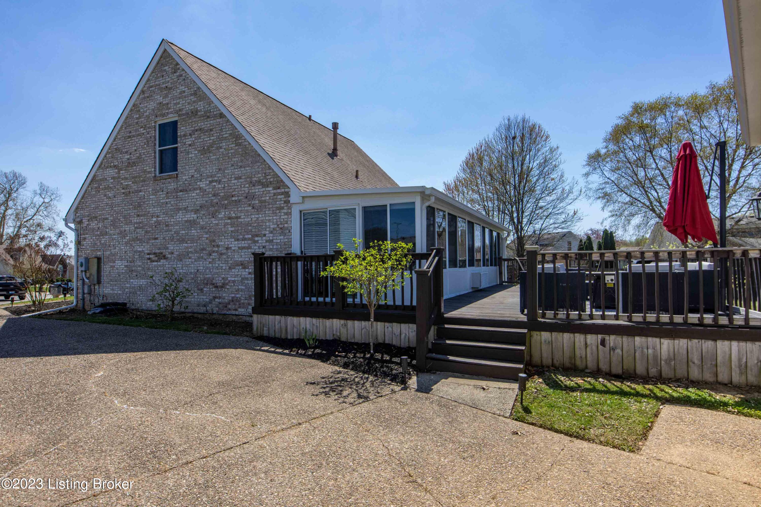 9802 Spring Pointe Court Louisville, KY 40229 - Photo 66 of 80 9802-Spring-Pointe-Ct_067