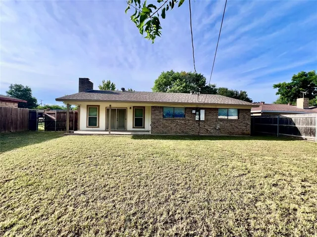 $294,900 | 1612 Prince Court, Benbrook, TX 76126