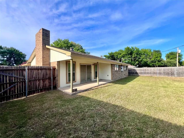 $294,900 | 1612 Prince Court, Benbrook, TX 76126