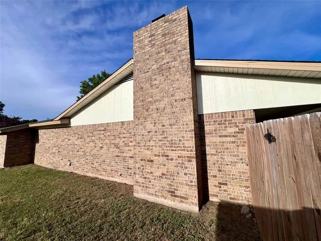 $294,900 | 1612 Prince Court, Benbrook, TX 76126