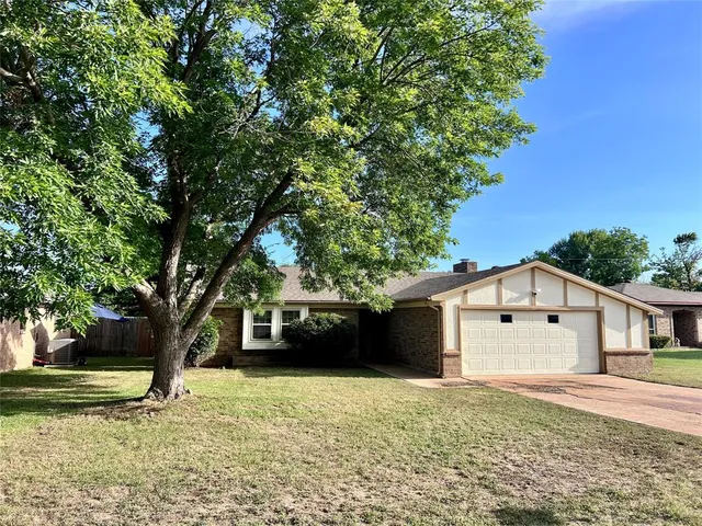 $294,900 | 1612 Prince Court, Benbrook, TX 76126