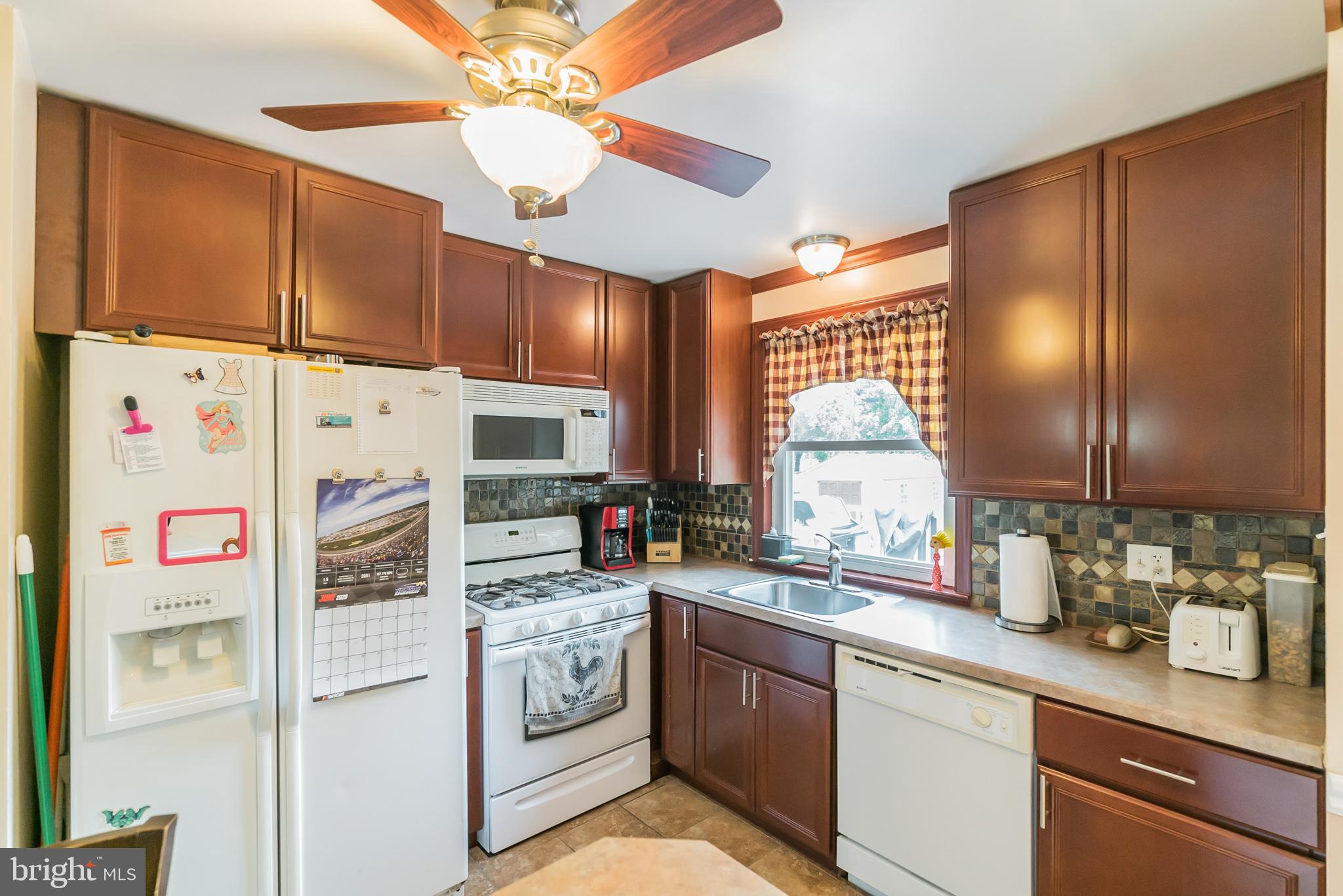 1117 Winding Road Lansdale, PA 19446 - Photo 11 of 37 Kitchen