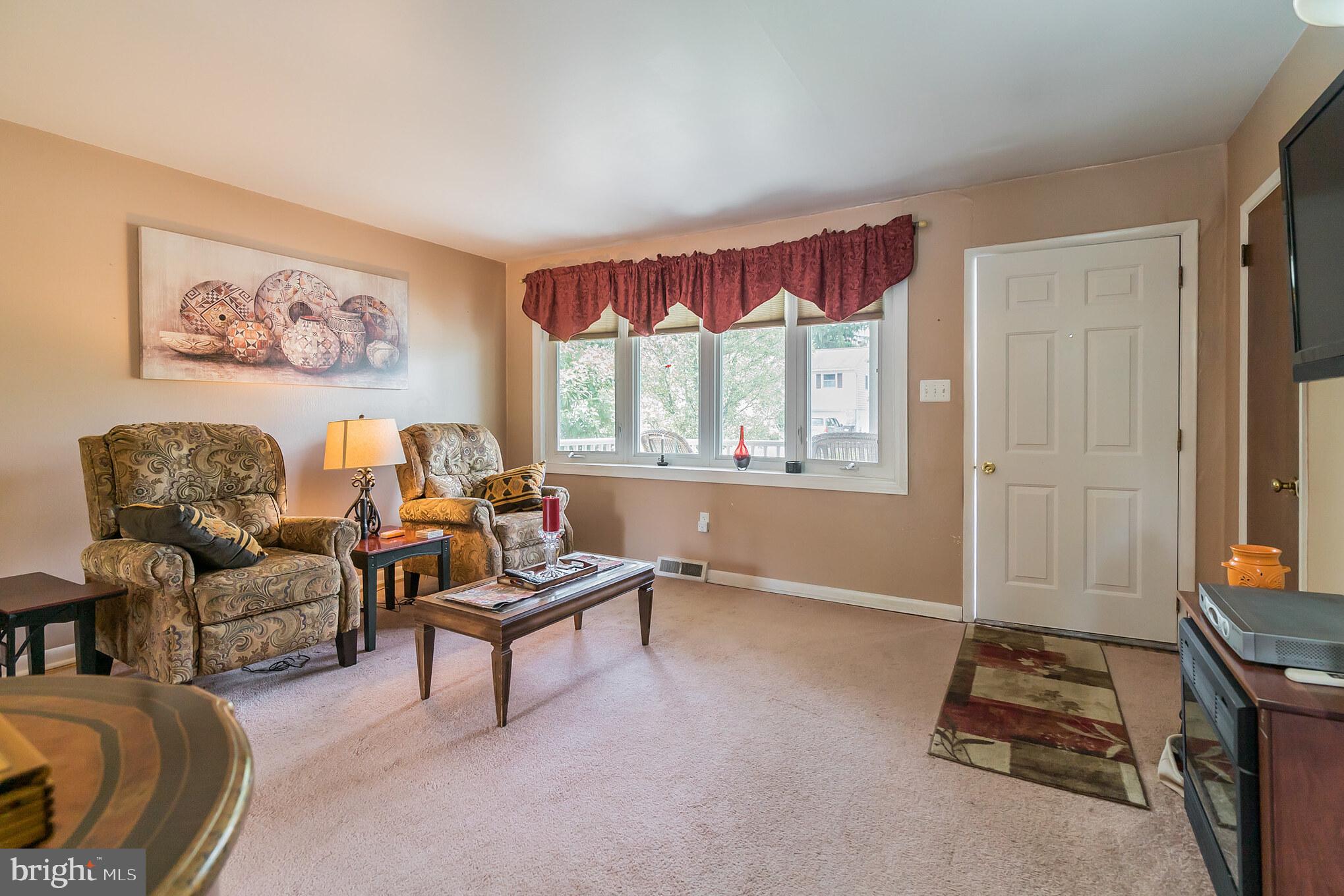 1117 Winding Road Lansdale, PA 19446 - Photo 5 of 37 Living Room