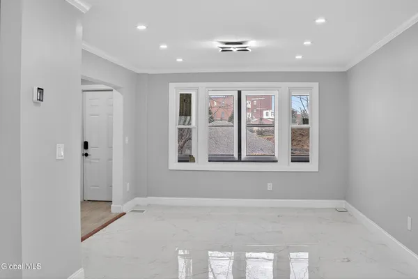 $279,900 | 1684 Lake Boulevard, Schenectady, NY 12304