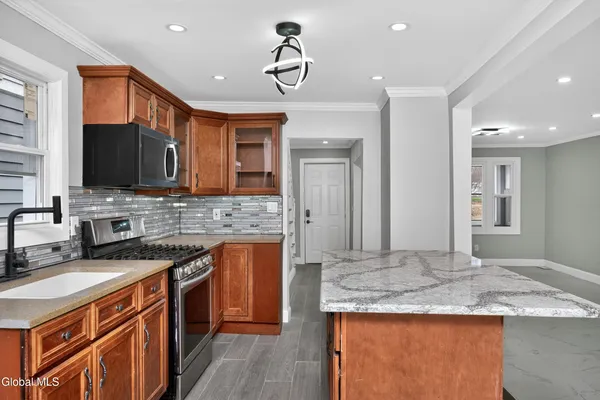 $279,900 | 1684 Lake Boulevard, Schenectady, NY 12304