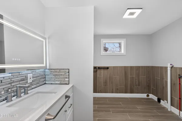 $279,900 | 1684 Lake Boulevard, Schenectady, NY 12304