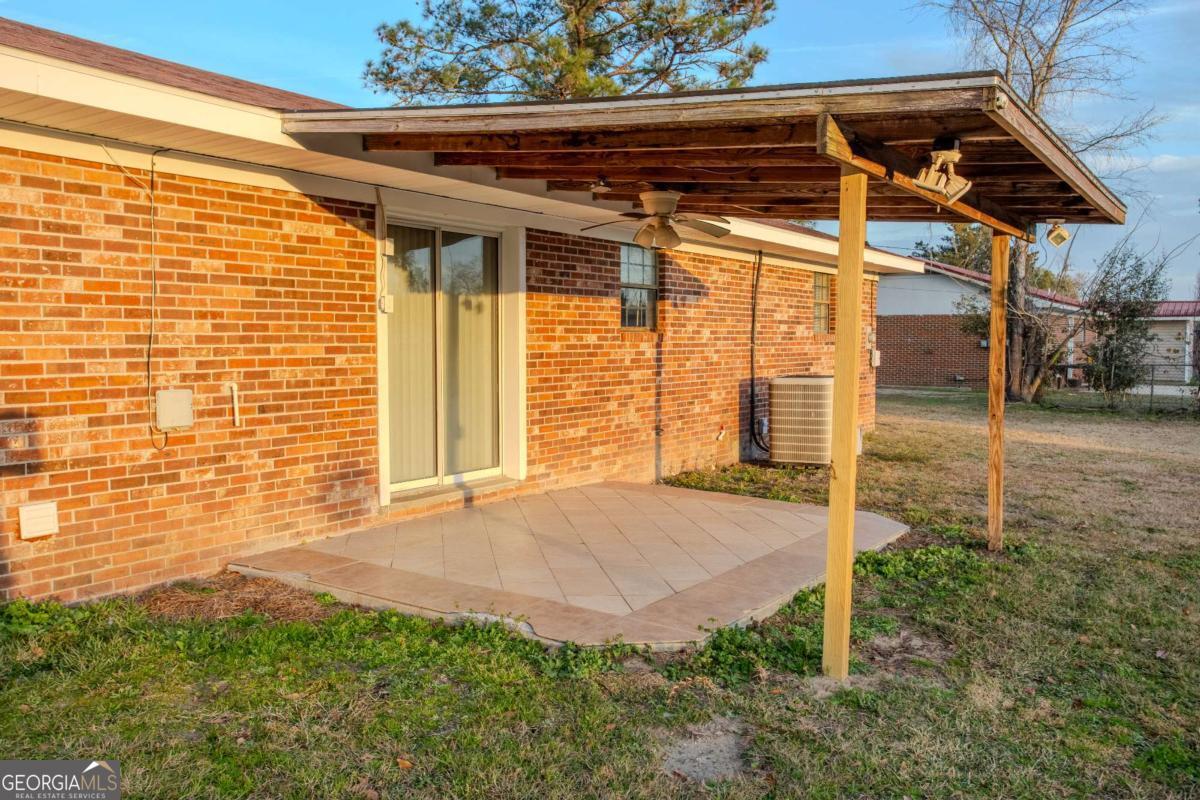 121 Trapper Trail Blackshear, GA 31516 - Photo 5 of 21 a view of a backyard of the house