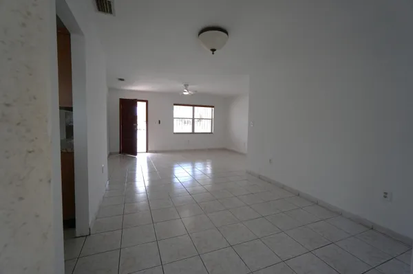a view of empty room with window