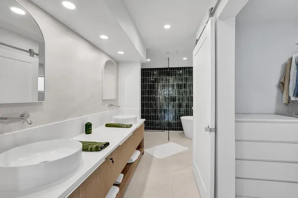 $10,000 | 5581 Northeast 31st Avenue, Fort Lauderdale, FL 33308