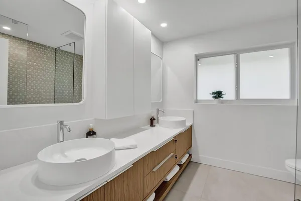 $10,000 | 5581 Northeast 31st Avenue, Fort Lauderdale, FL 33308