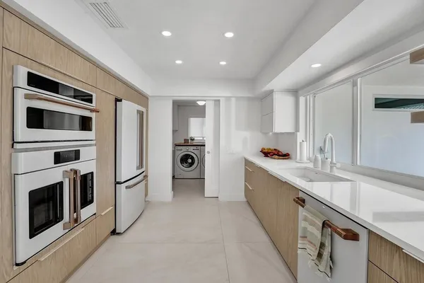 $10,000 | 5581 Northeast 31st Avenue, Fort Lauderdale, FL 33308