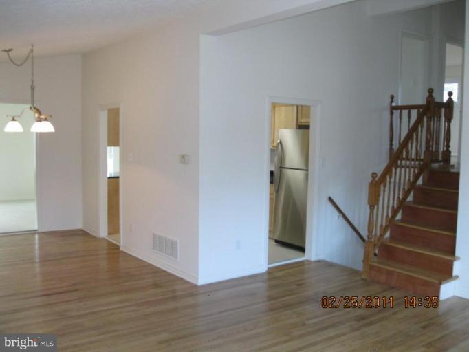 4904 Old Court Road Randallstown, MD 21133 - Photo 5 of 21 Living Room