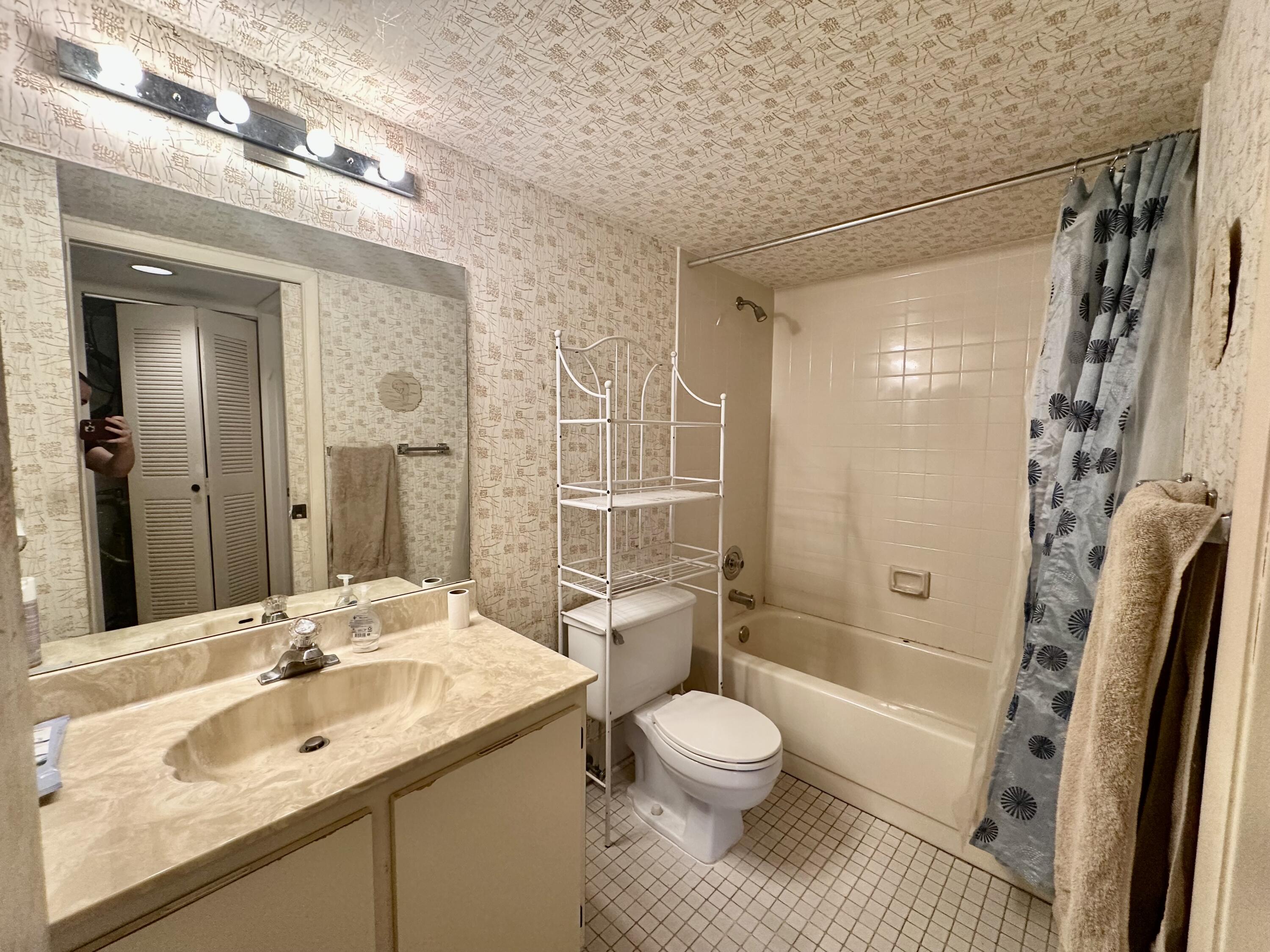 7146 Huntington Lane, Unit 402 Delray Beach, FL 33446 - Photo 16 of 33 IMG_2436