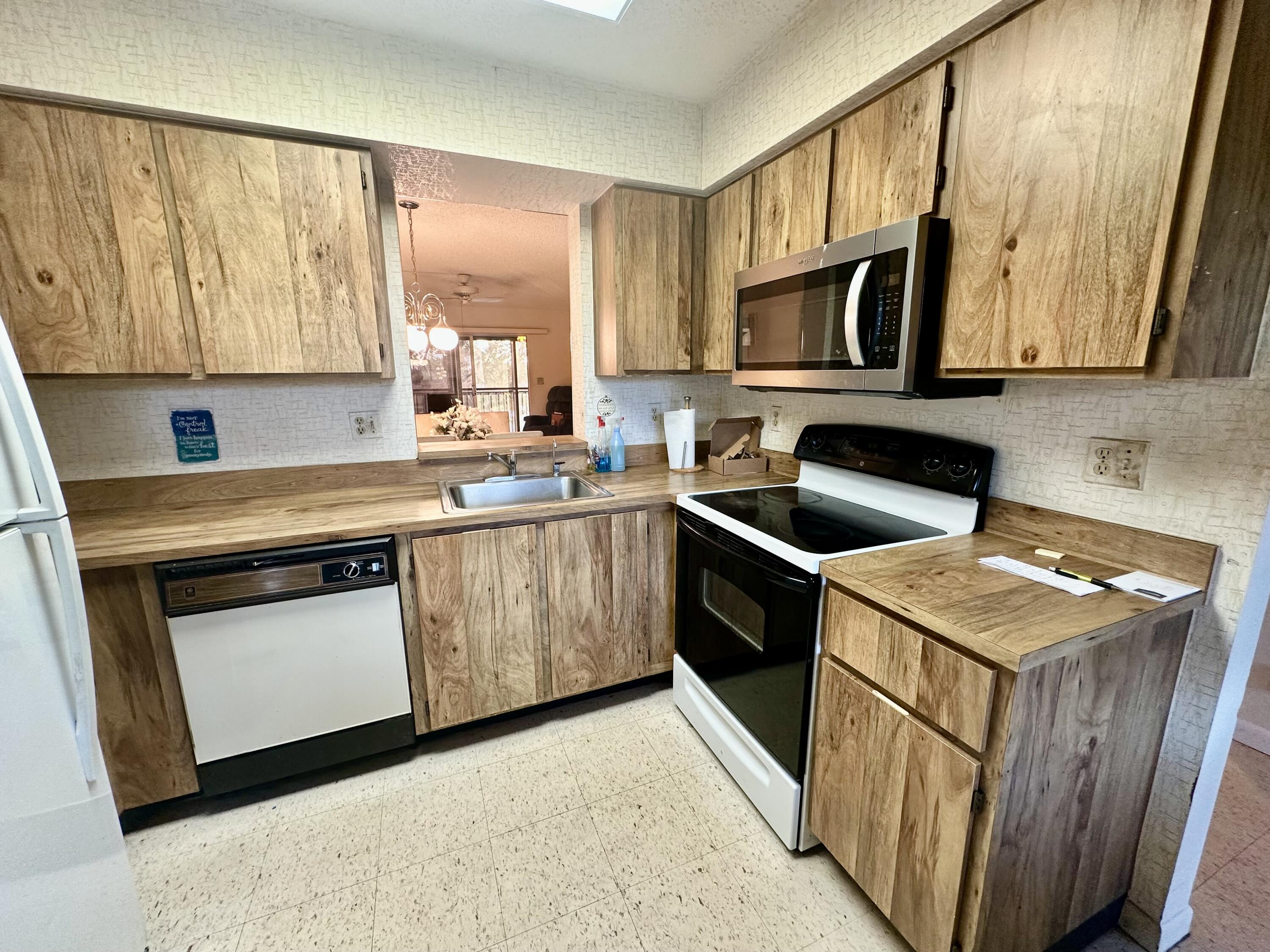 7146 Huntington Lane, Unit 402 Delray Beach, FL 33446 - Photo 6 of 33 IMG_2423