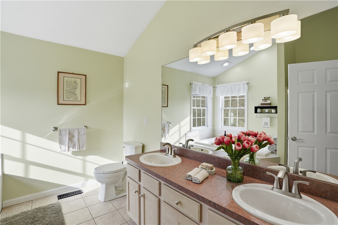 52 Hummingbird Lane Cranston, RI 02921 - Photo 25 of 50