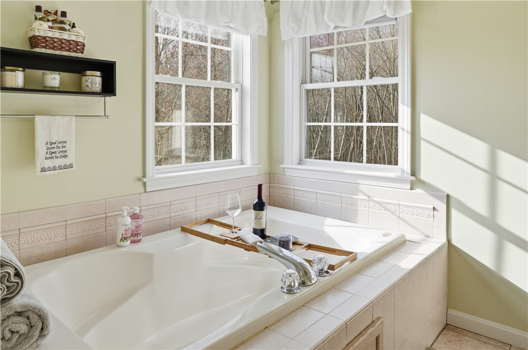 52 Hummingbird Lane Cranston, RI 02921 - Photo 26 of 50